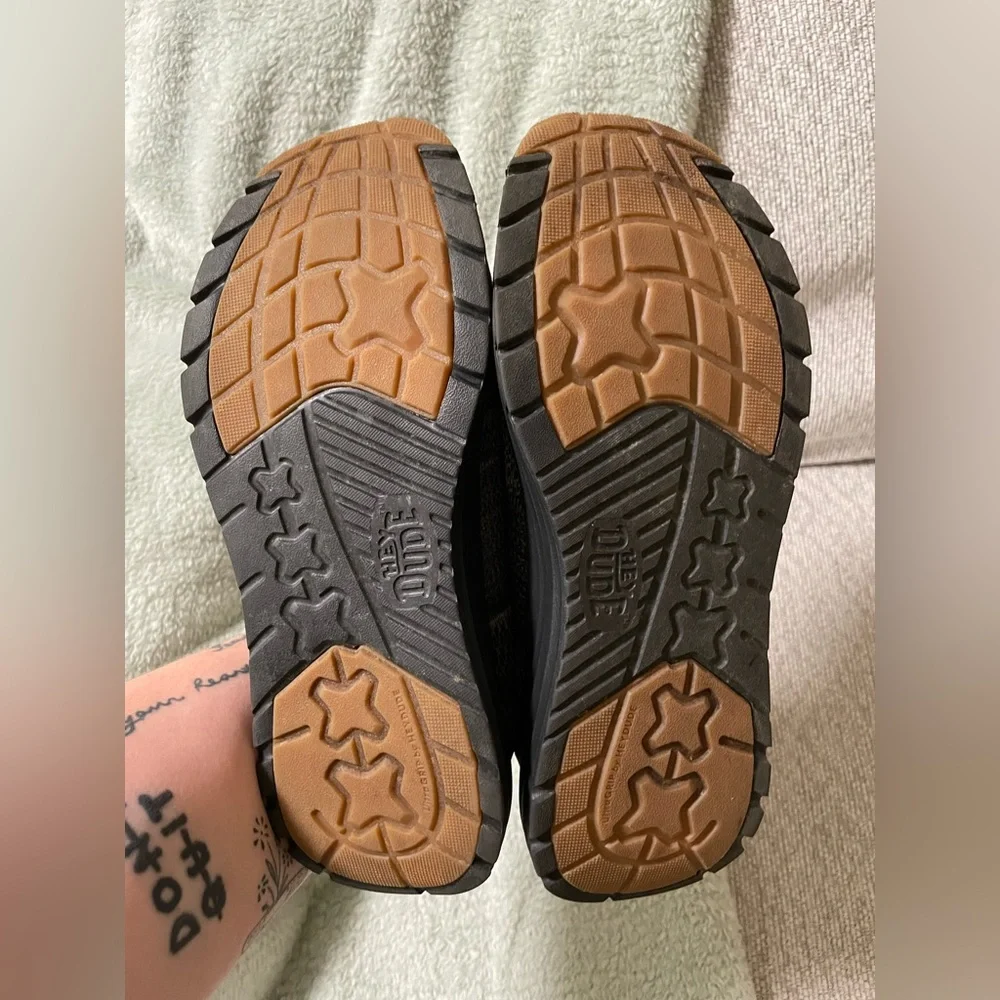 ✨Women’s Hey Dude Shoes Size 8 - Picture 6 of 7